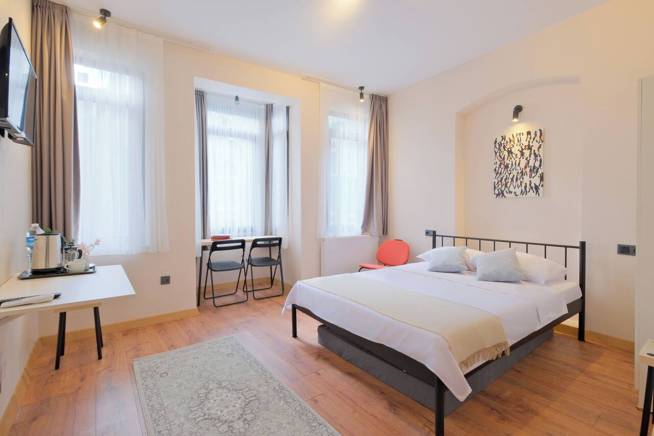 1 bedroom apartment in enchanting Beyoğlu with AC, WiFi 1