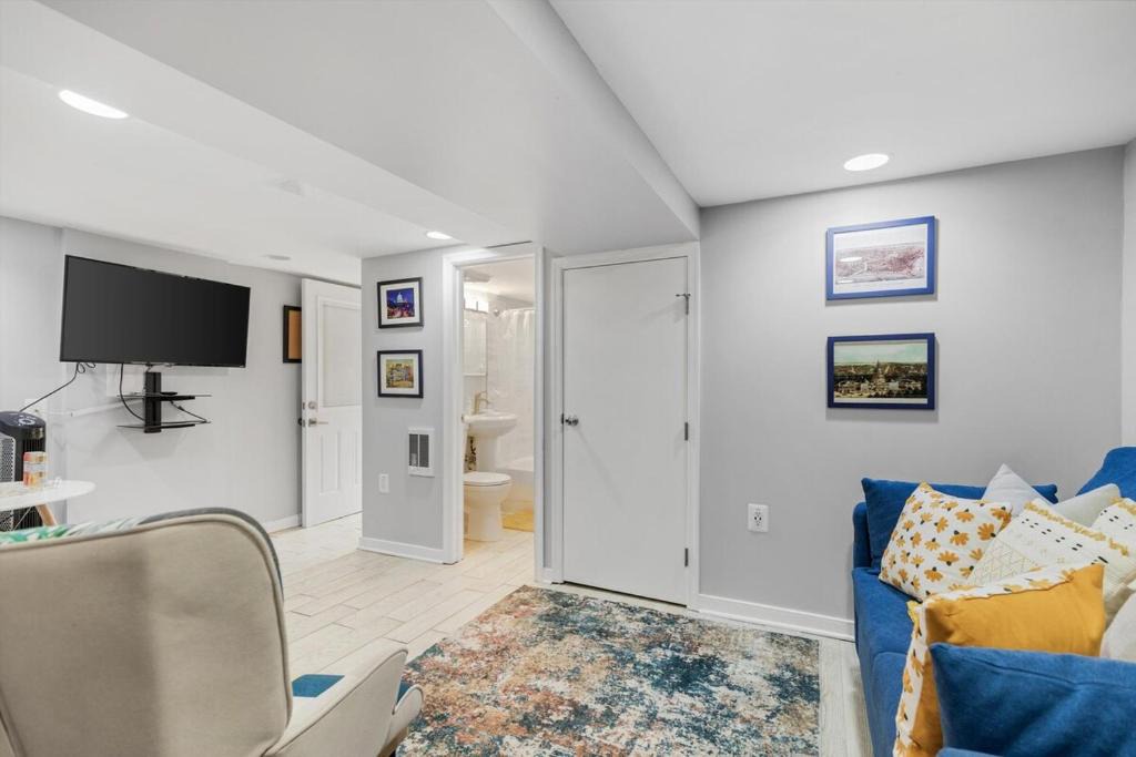 1-BR Pad in the Heart of Petworth - Walk to METRO 1