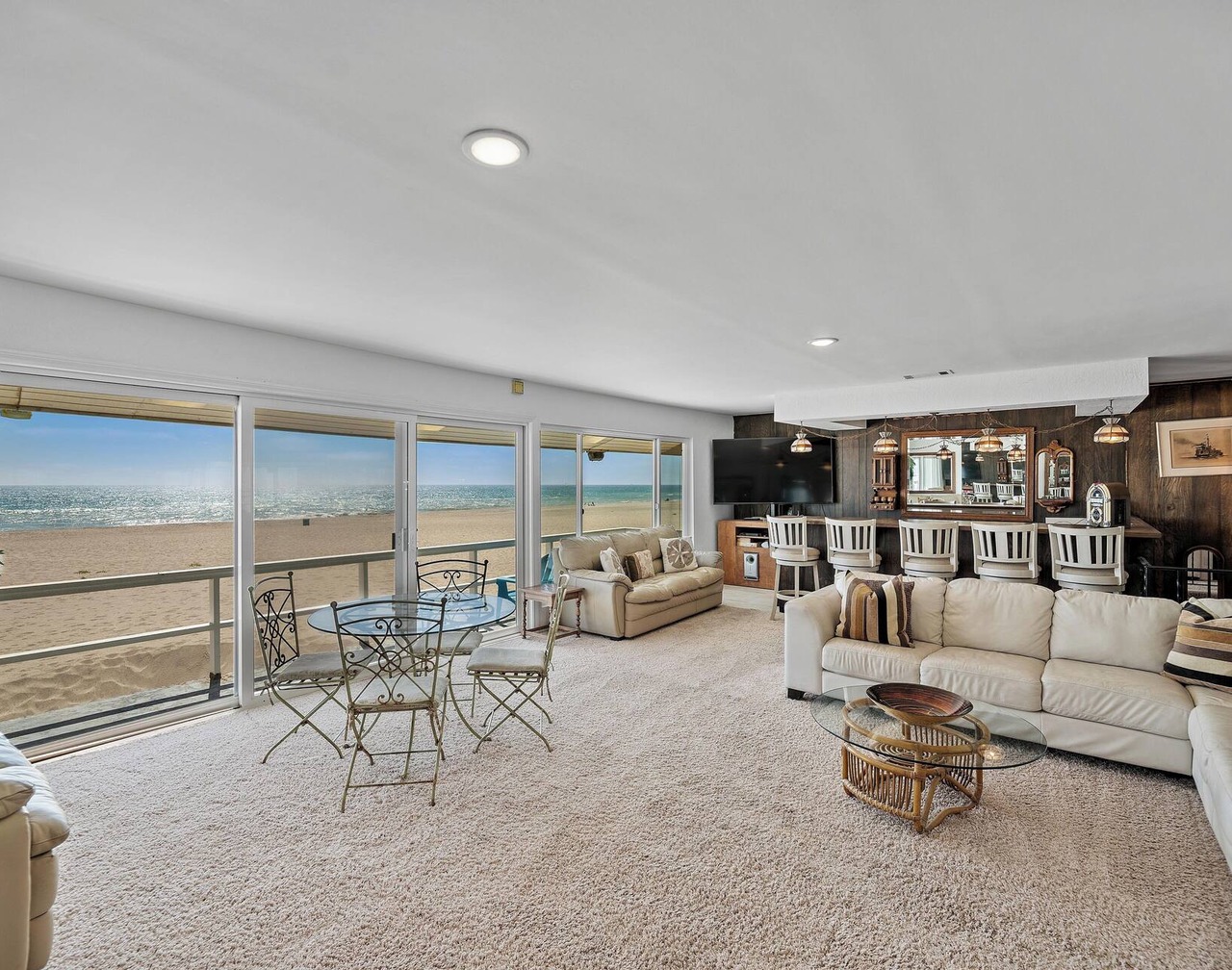 1015MBR -OCEANFRONT 5 bedroom 4 bath SLEEPS 10 1