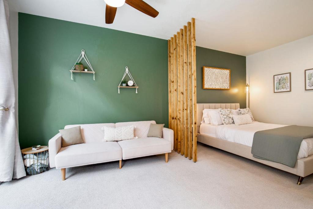 103 Belltown Modern and Bright in the Heart of Belltown Queen Bed 1