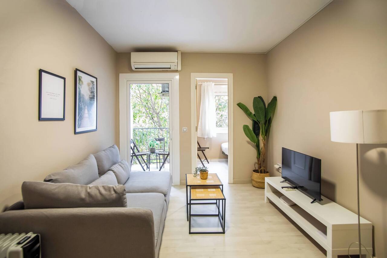 12TOGO1035 - Spacious Apartment near Camp Nou! 1