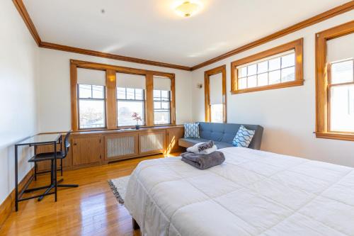 152 Quite & Bright & Spacious Apt in Brighton 1