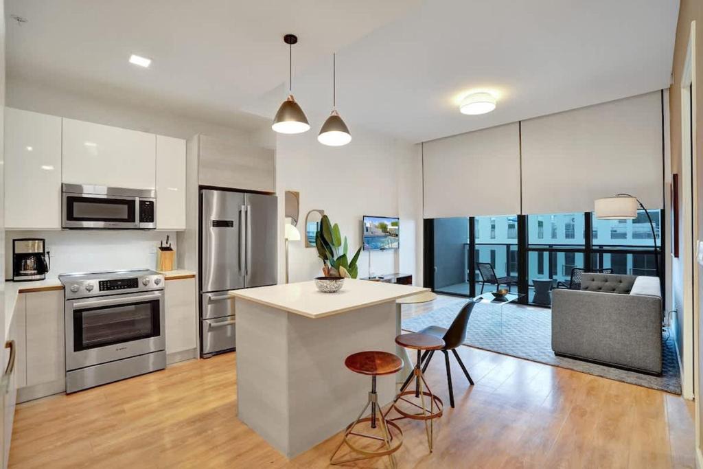 17WEST 1BR Apartment with Balcony 504 1