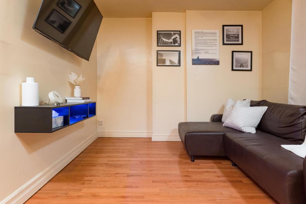 1BR in the Heart of Downtown Boston Famous Nightlife Theater District with Bed Full of Promises TD Garden Common Park MBTA 1