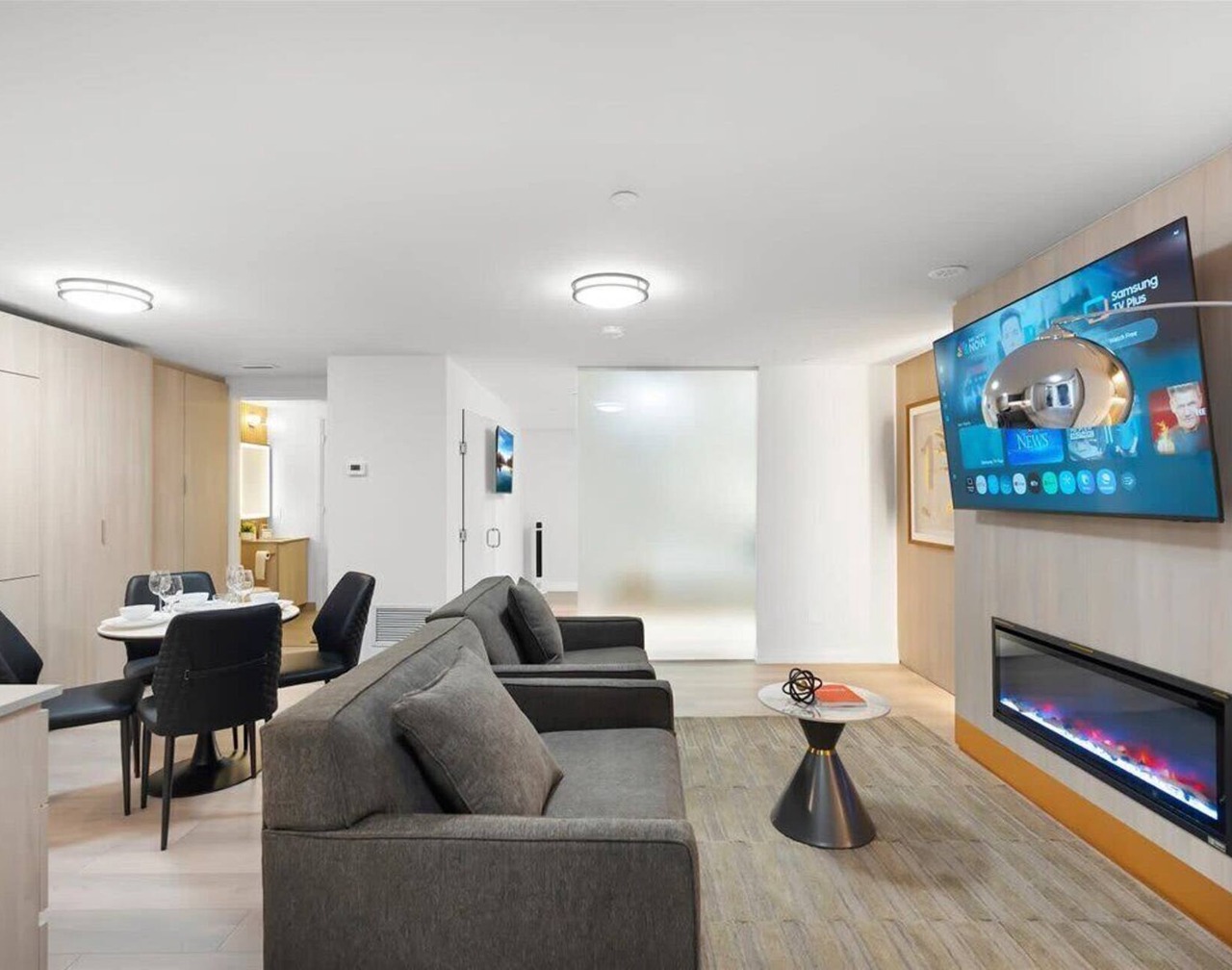 1BR Lower Boutique Suite Sleeps 4 WiFi+Parking 1