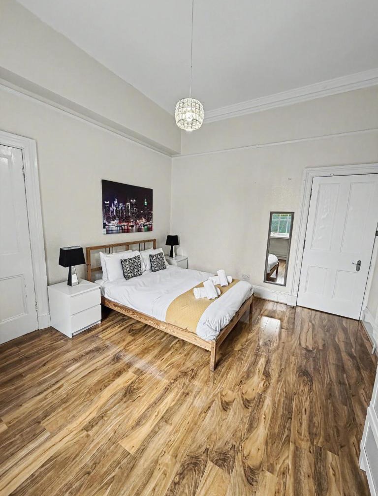 2 Bed Flat in Central Edinburgh 1