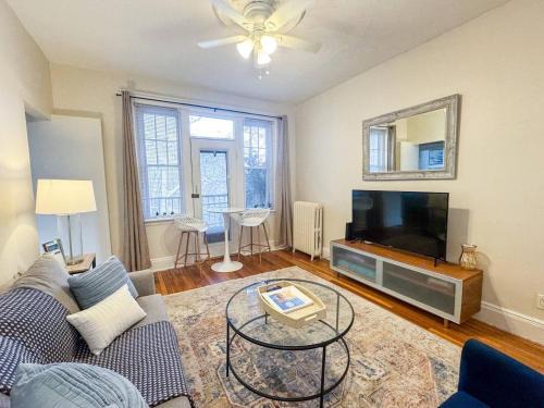 2 bed, in unit laundry, Boston College, balcony 1