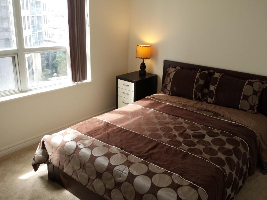 2 Bedroom 1 Bathroom Prime Location in Mississauga 1