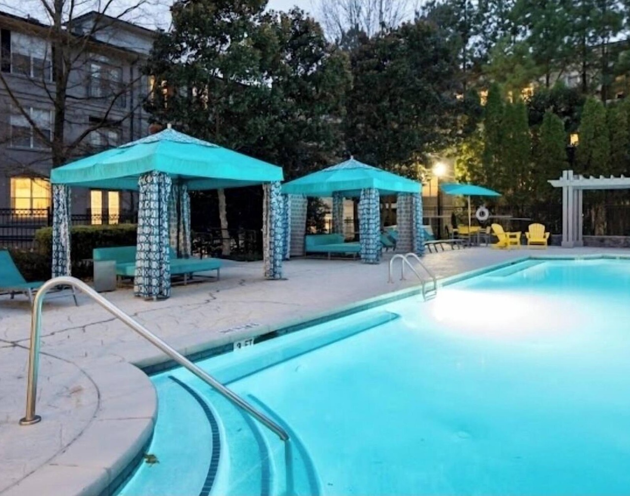 2 bedroom 2 bathroom, gated community walking distance to Perimeter Mall and etc 1