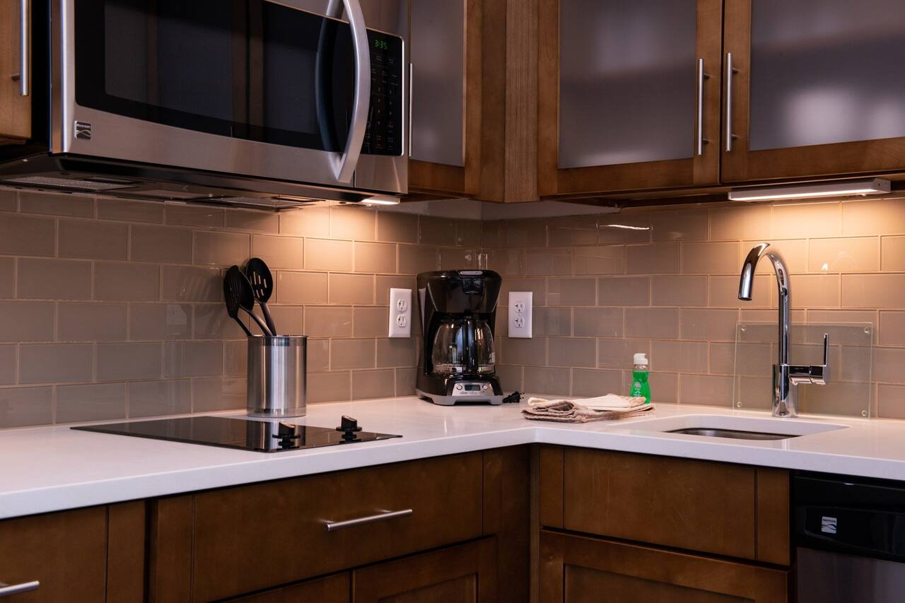 2 Bedroom Suite Close to Salt Palace Convention Center! Free Breakfast Buffet. Pool, Hot Tub & Waterslide Access. 1