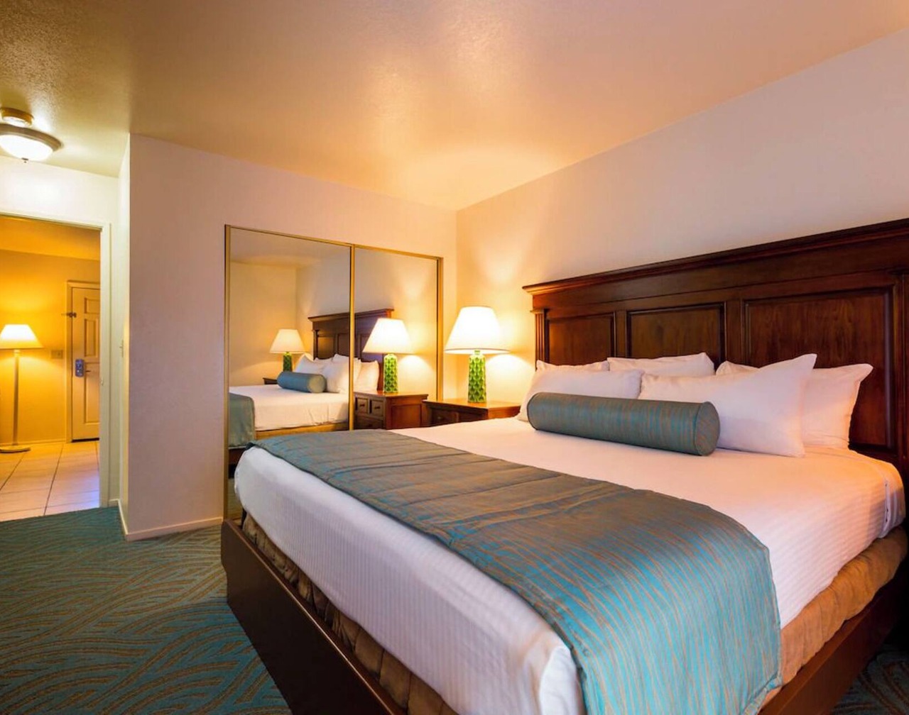2 Comfortable Units, Kitchen & Free Parking 1