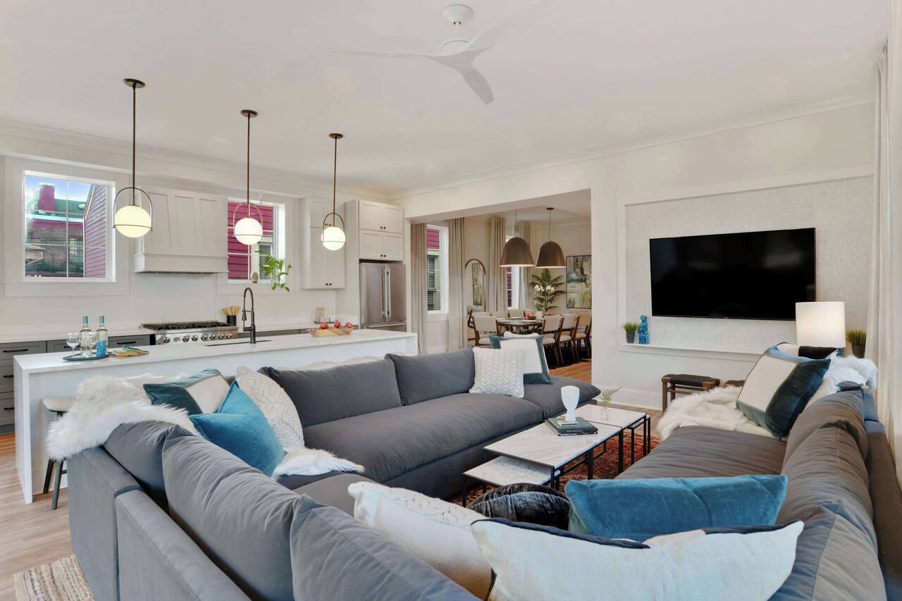 2 Suits Combo | 12BR Near French Quarter 1