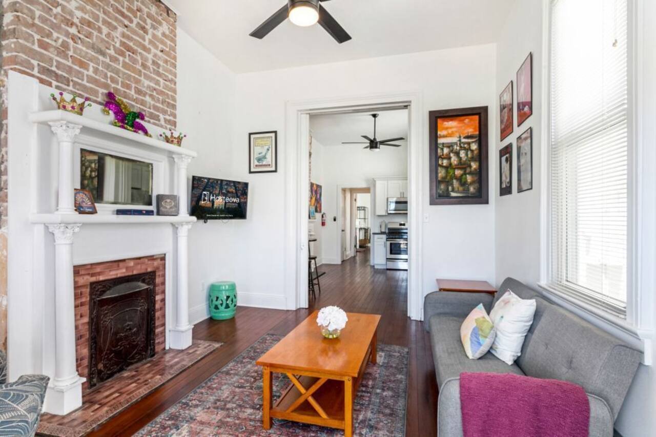 20% OFF Monthly | 10% OFF Weekly- Private 2BR in Uptown by Hosteeva 1