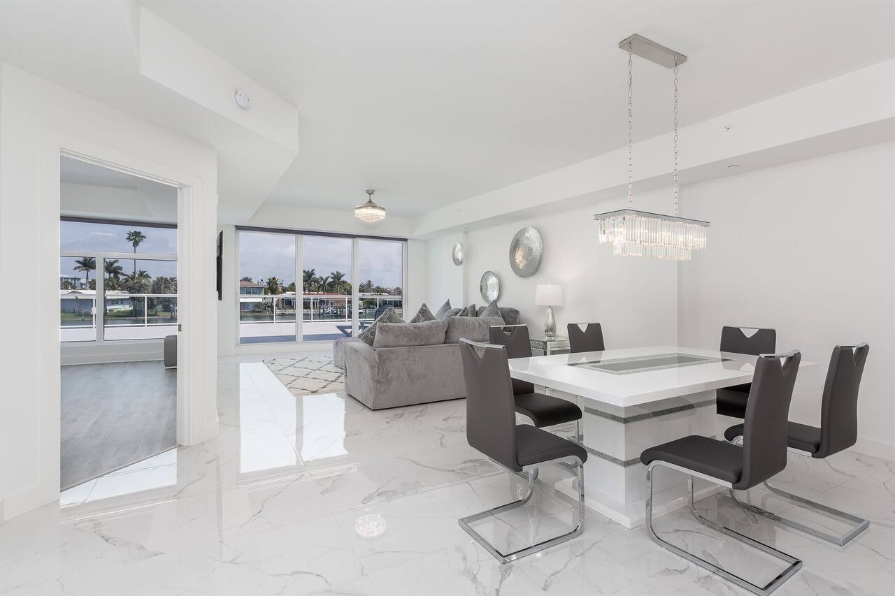 207, Water View-Clearwater Bch in 6 min, Pool/Gym 1