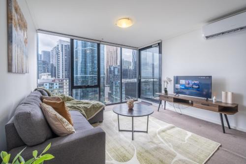 24th Floor Beauty 2BR SouthbankPoolGymParking 1