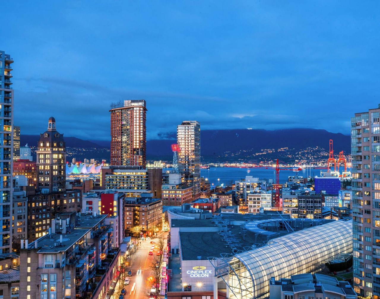 270° Rare Found downtown Ocean/Mountain/St View/King Suite/Pool/Hot Tub/Sauna 1