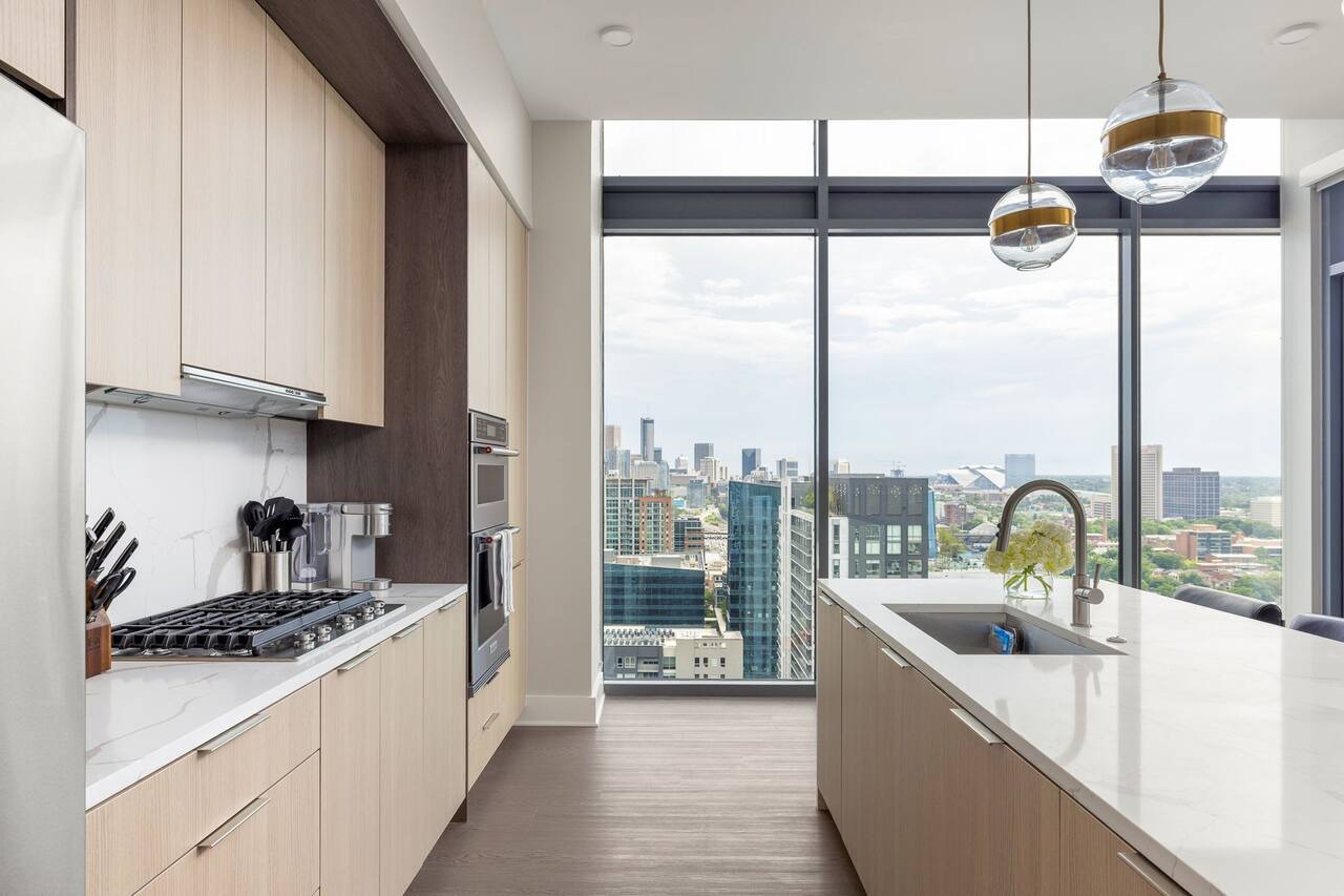 28th Floor Corner - Panoramic Penthouse by Atlanta Luxury Rentals 1