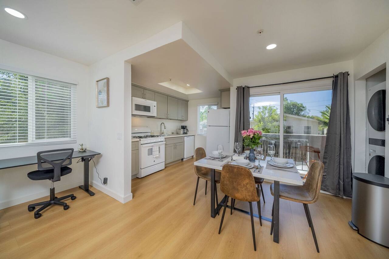 2BD/2BA Apartment near DT Alhambra 1