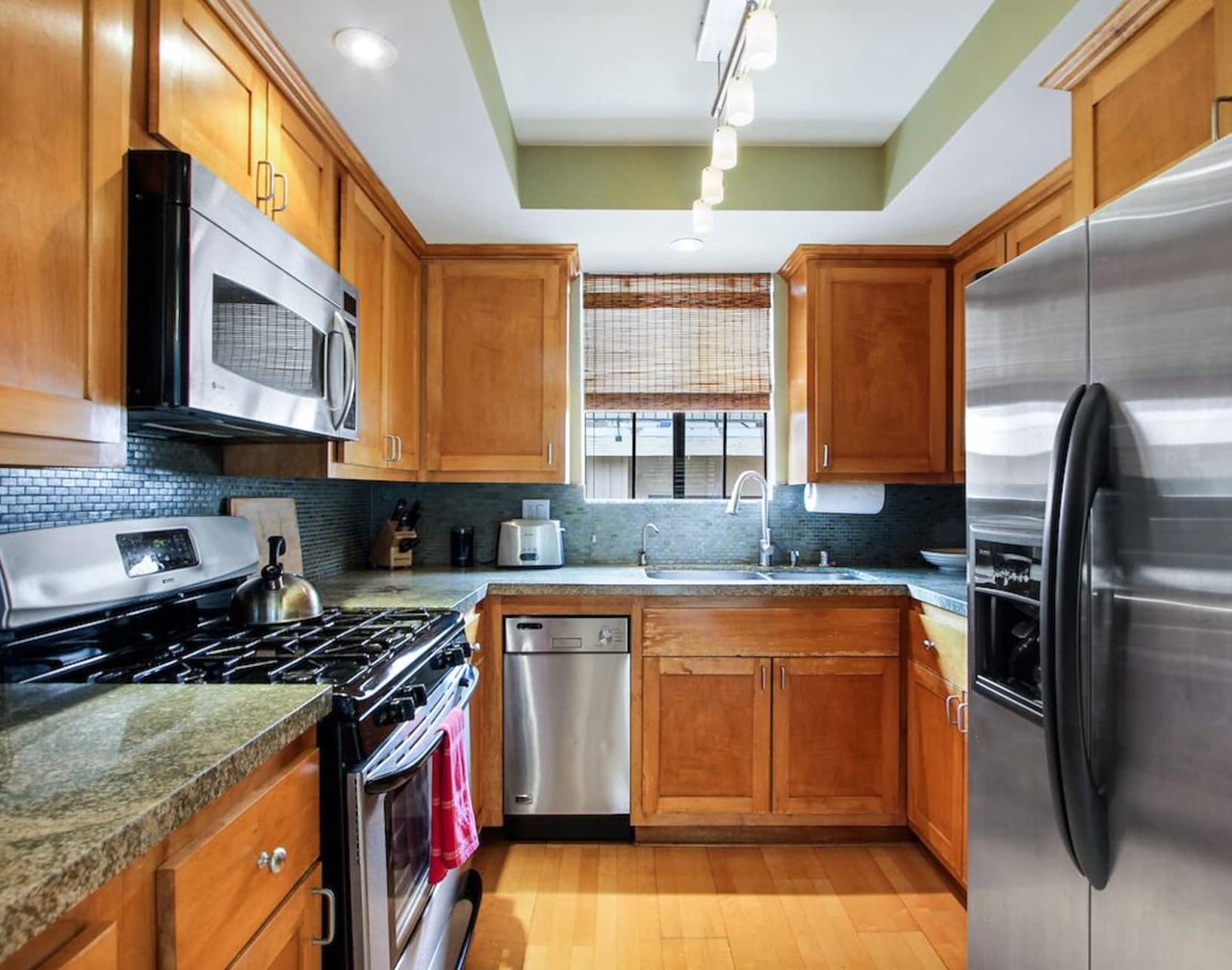 2Bed 2bath Quiet Comfortable 10671 Wilkins Westwood Westside Condo 1