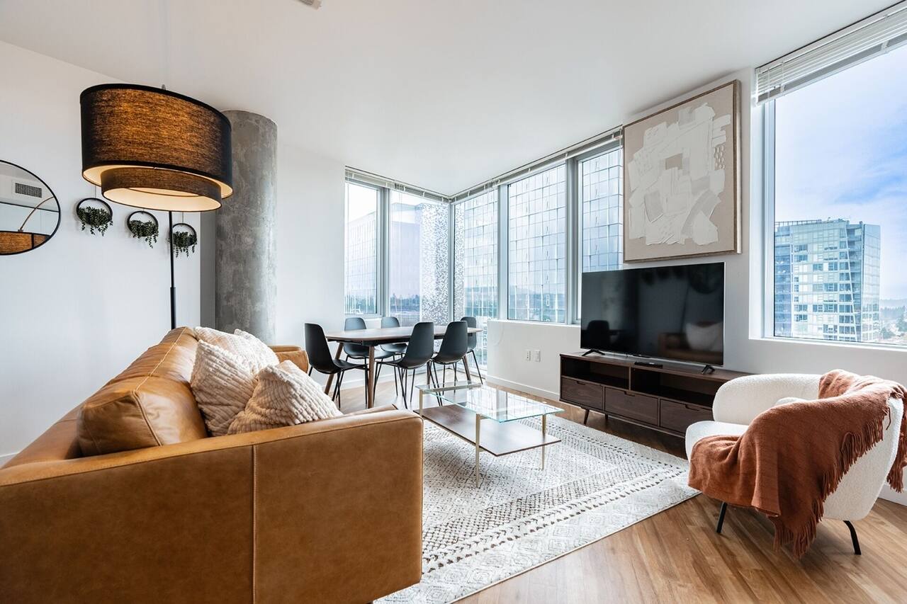 2BR | Gym, Pool | Bellevue | Sophari Towers I 1