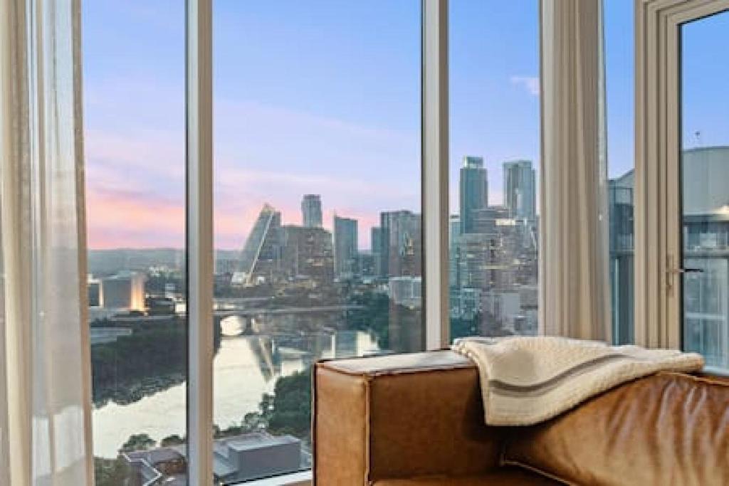 2BR Lux Highrise + Austin + Vibrant Rainey St 1