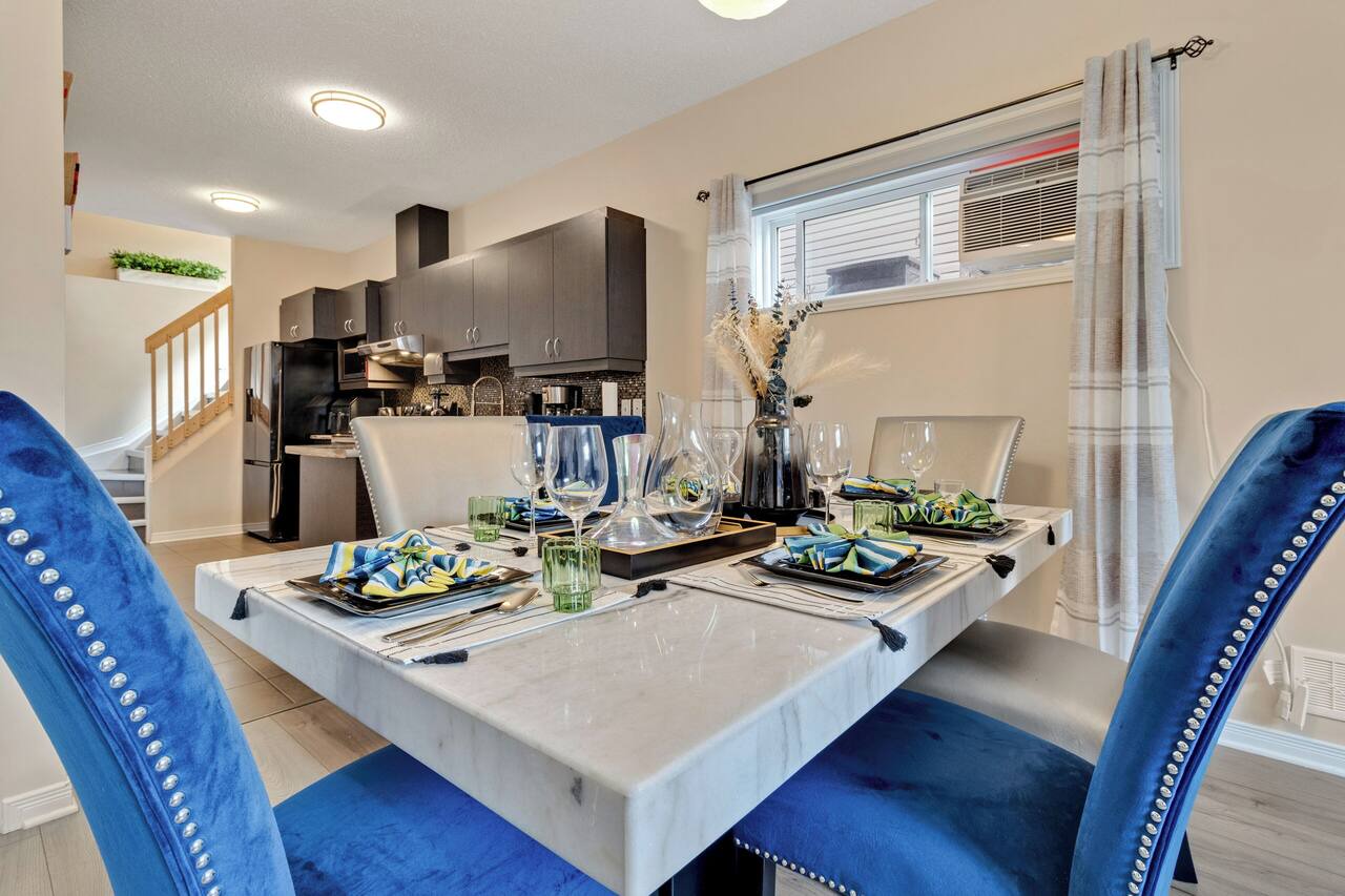 3-bedroom basement apartment with Pool&Terrace-4 mins to Gatineau-Ottawa Airport 1