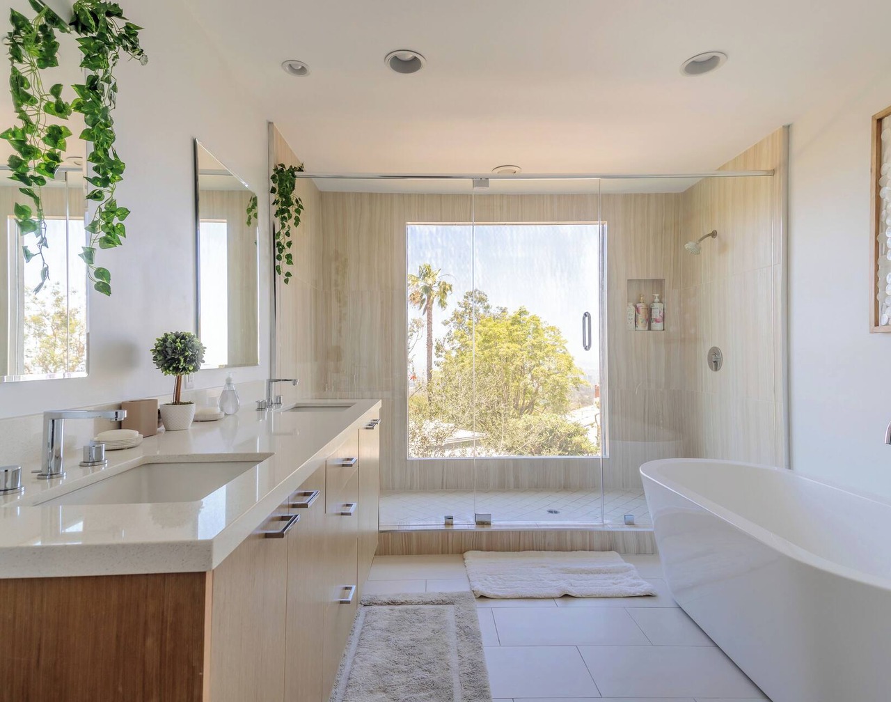 3-bedroom house with Hot Tub in beautiful Beverly Hills 1