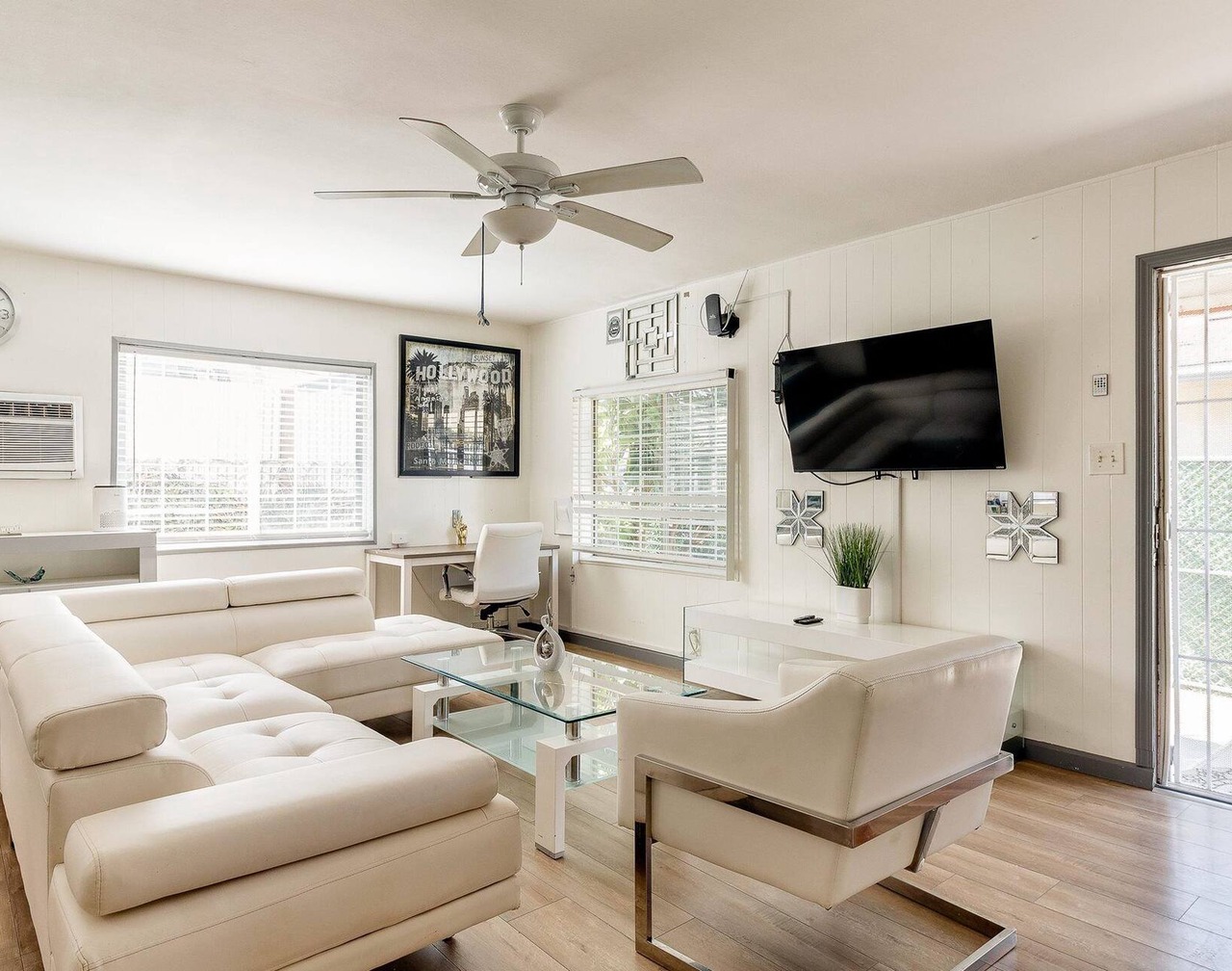 3 bedroom Mid-Wilshire Charmer near Downtown 1
