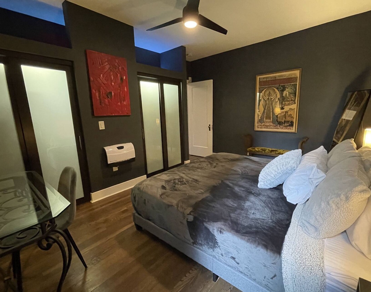 3 BR/2 BTH unit steps to the beach and close to Loyola 1