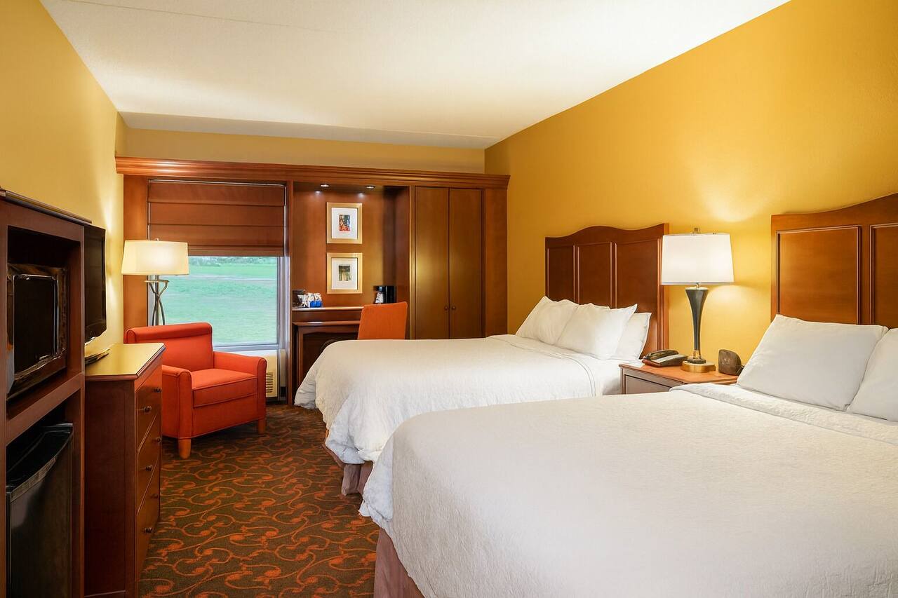 3 Cozy Rooms with Free Breakfast – Ideal Location for Military Family Visits 1