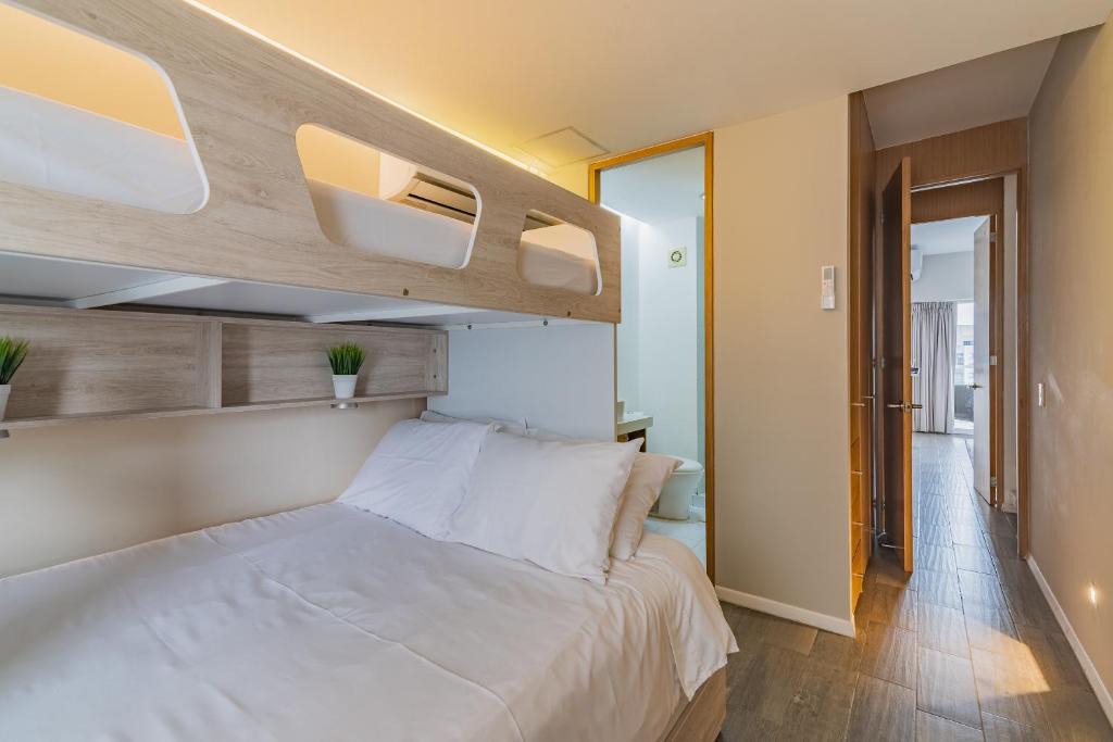 3-Floor Penthouse Private Roof Garden High Speed Wi-Fi 500MB Air-Conditioning Pool & Gym 1
