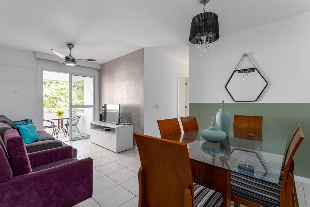 3 QUARTOS a 300 RioCentro - Condominio com PISCINA, ESTACIONAMENTO e Portaria 24h - Wi-Fi ilimitado e Cozinha Completa - Apartamento indicado para Grupos, Hóspedes a Trabalho e Crianças 1