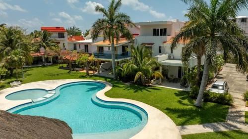3BR Modern House w/Pool and Great Location! 1