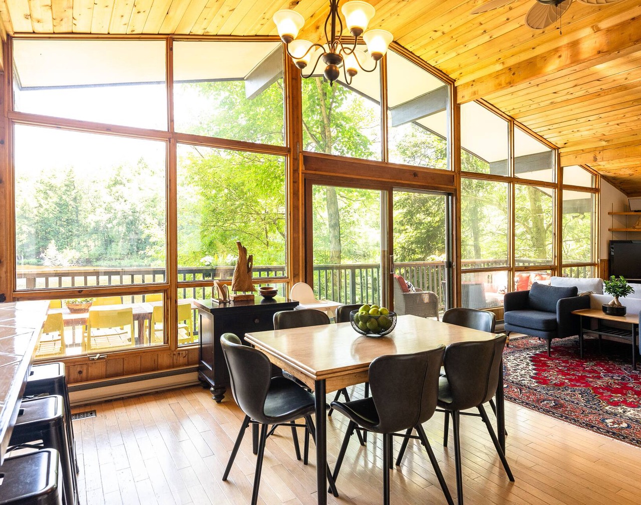 4 Bdrm Lakefront Family Cottage near Sir Sam's 1