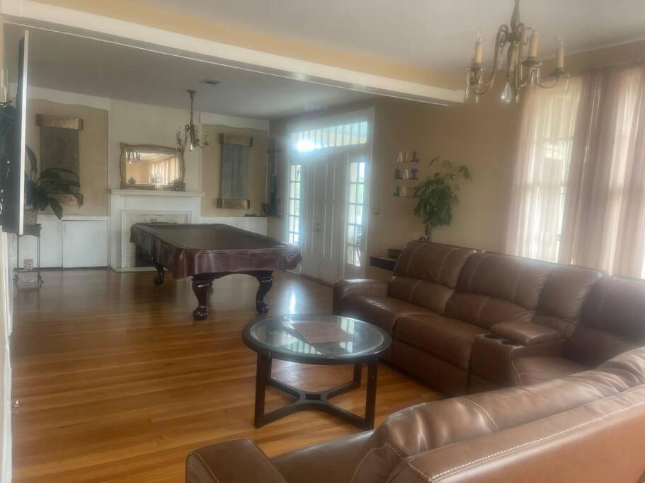 4 Bedroom Gem And All Dat Jazz!!! 1