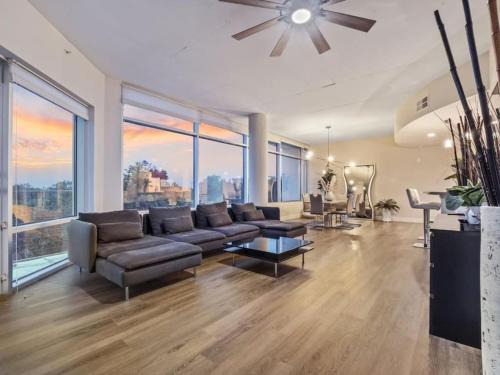 4Bedroom/2bath 2100sq ft Thorton Park Master Suite 1
