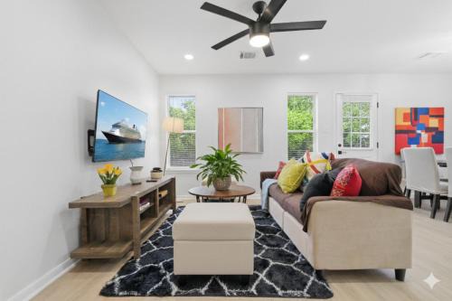 4BR King Suite Home Perfect for ACL, F1 & Football Group Stays, Walk to UT Moody 1