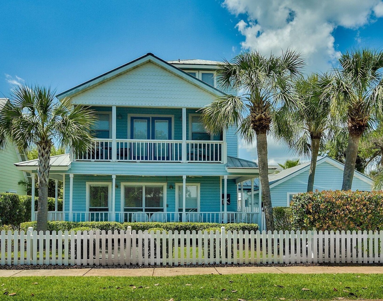 5 bdrm, 4 bath - Private Pool, Outdoor Lounge and Dining Area - 4 King Beds! 1