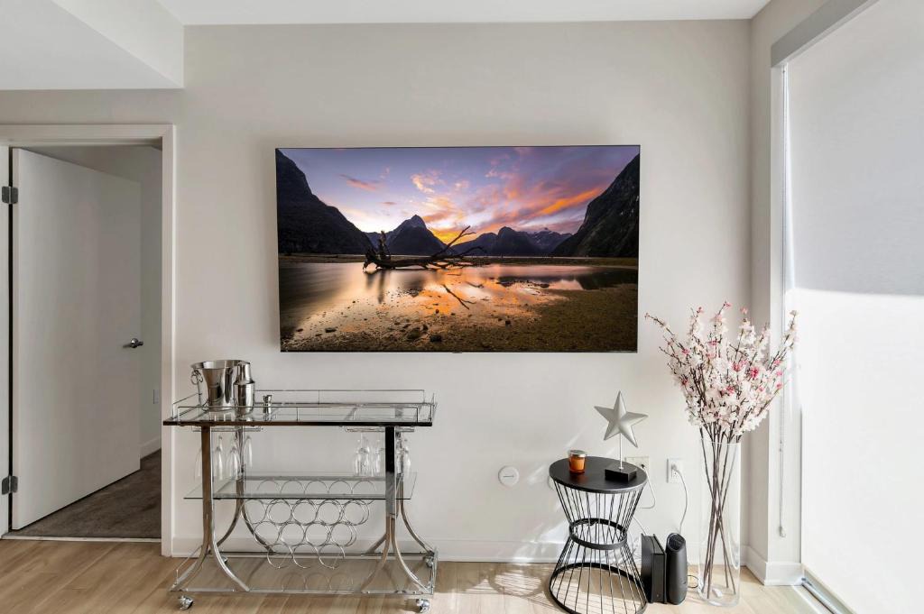 5 Heart of Santa Monica apartment 1