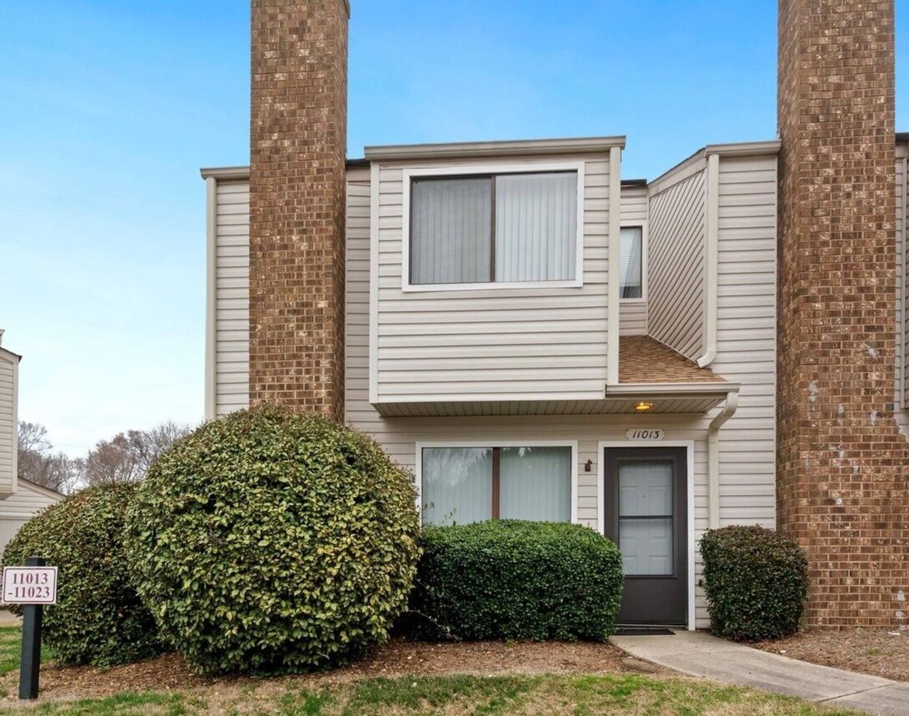 5 minutes to the Ballantyne area townhome 1