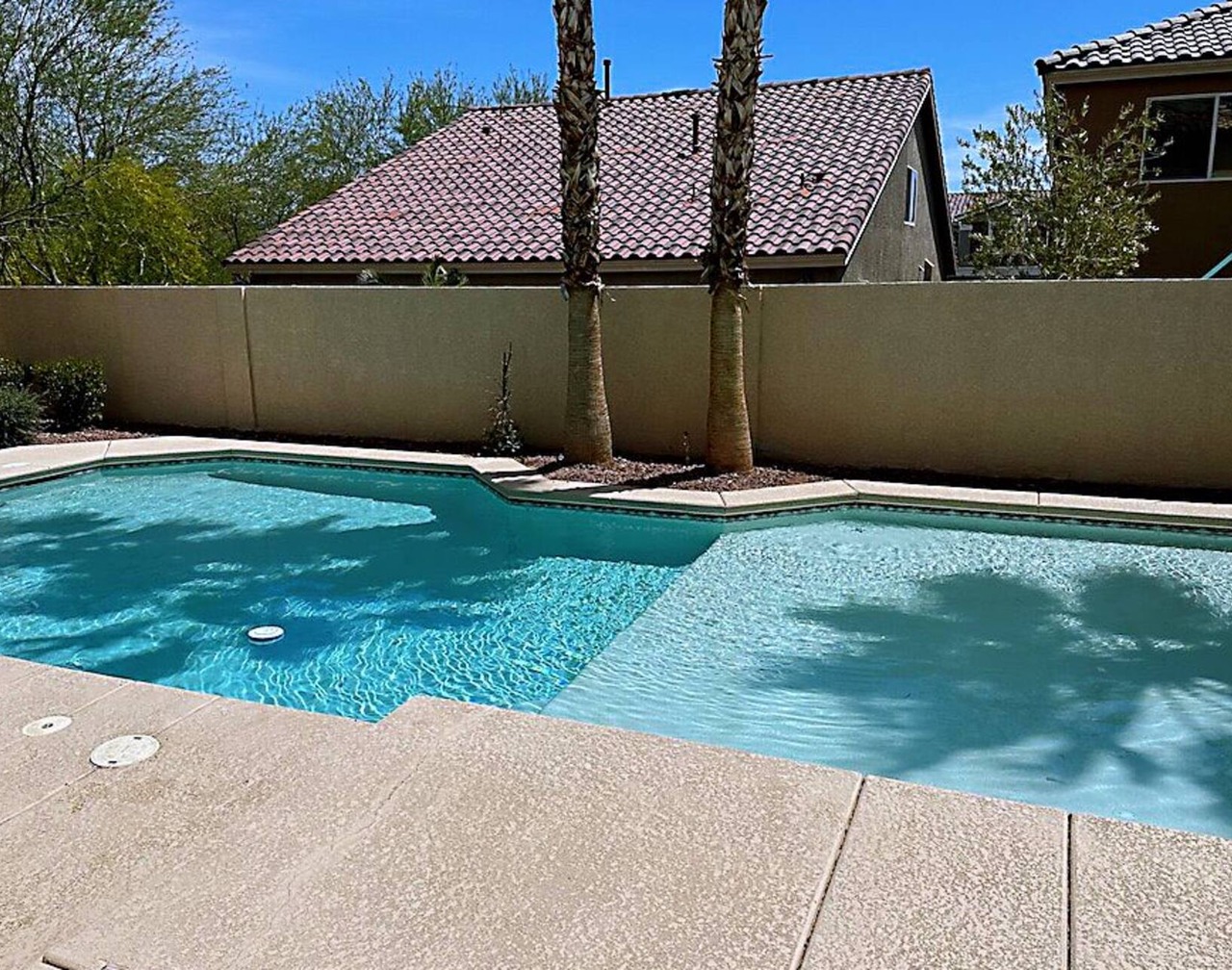 5BD/4BA, King bed, private pool, foosball & pool table, and few miles to strip 1