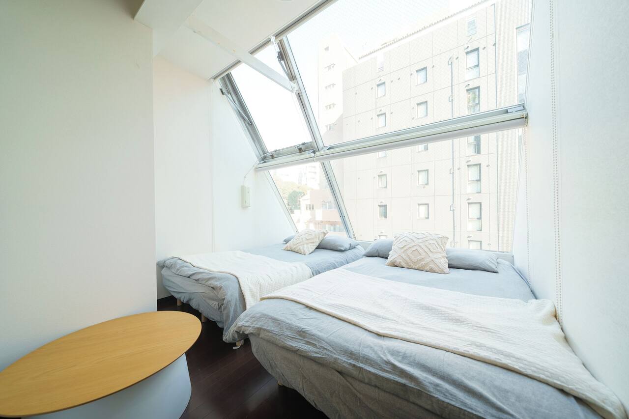 6 min to Roppongi St! Spacious 5BR apt, 12 beds,140㎡,sleeps up to 12 guests. 1