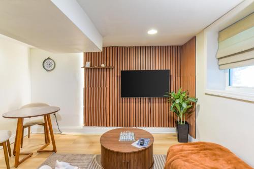 7even Clouds Éclair- Cozy basement nest near NE DC 1