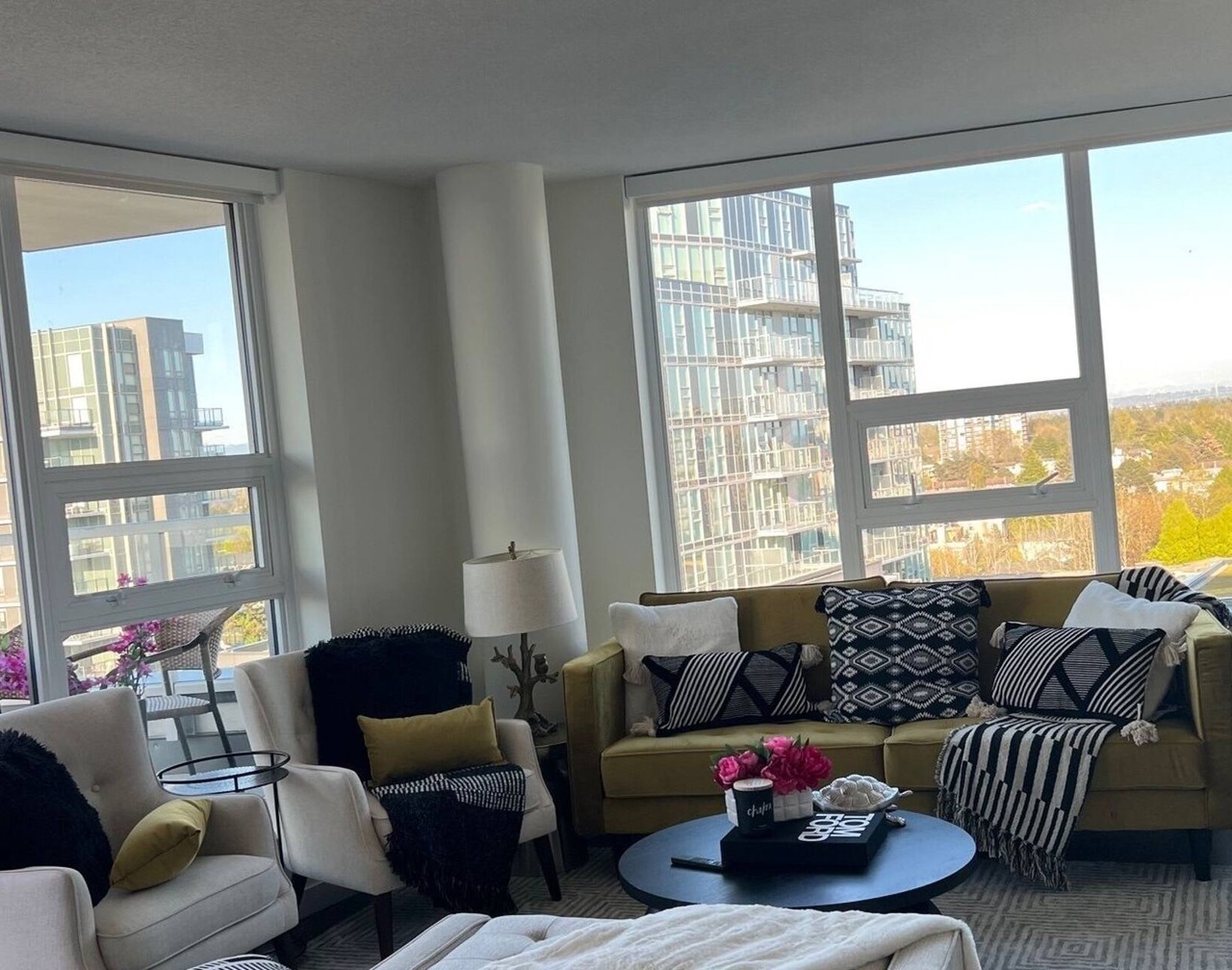 A Brand New Luxury apartment in Richmond,200 mts from Skytrain and Mall. 1