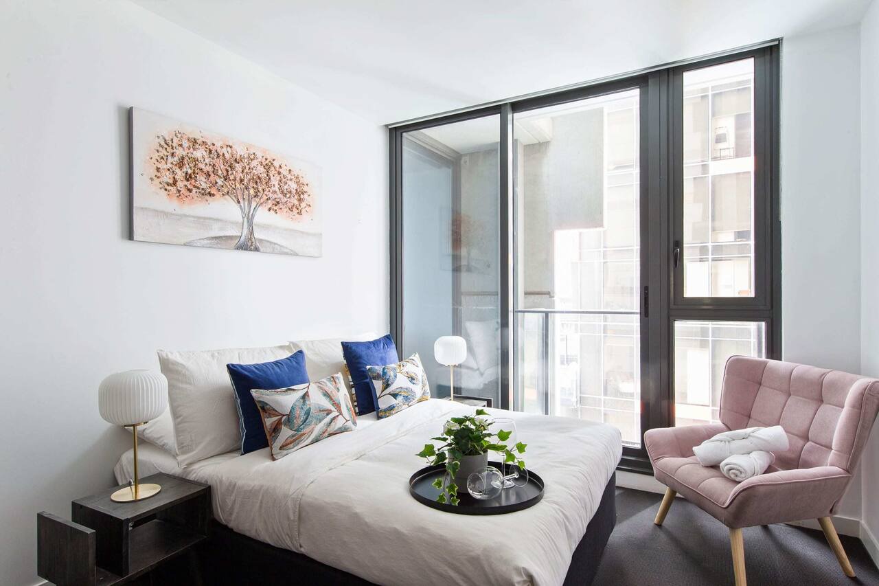 A Cozy 2BR Apt Next to Southern Cross FREE Parking 1