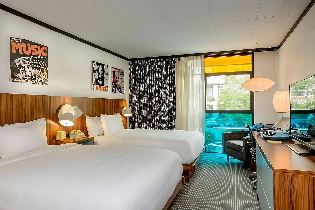 A short drive from Old State House! 2 Family-friendly Units w/Balcony! Parking! 1