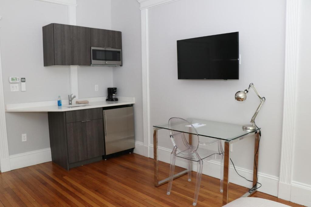 A Stylish Stay w/a Queen Bed, Heated Floors. #18 1