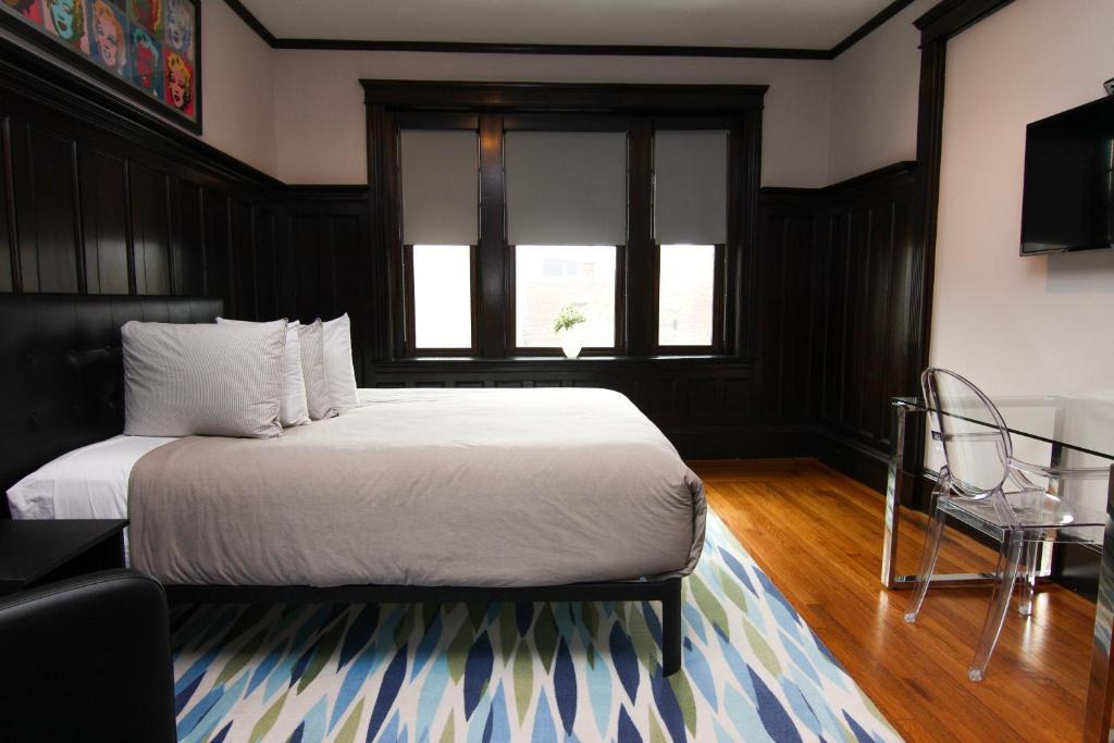 A Stylish Stay with a King Bed and Heated Floors #27 1