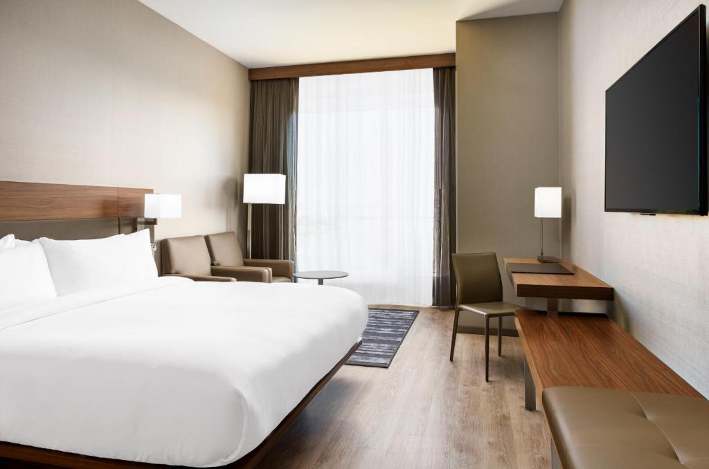 AC Hotel by Marriott San Francisco Airport/Oyster Point Waterfront 1