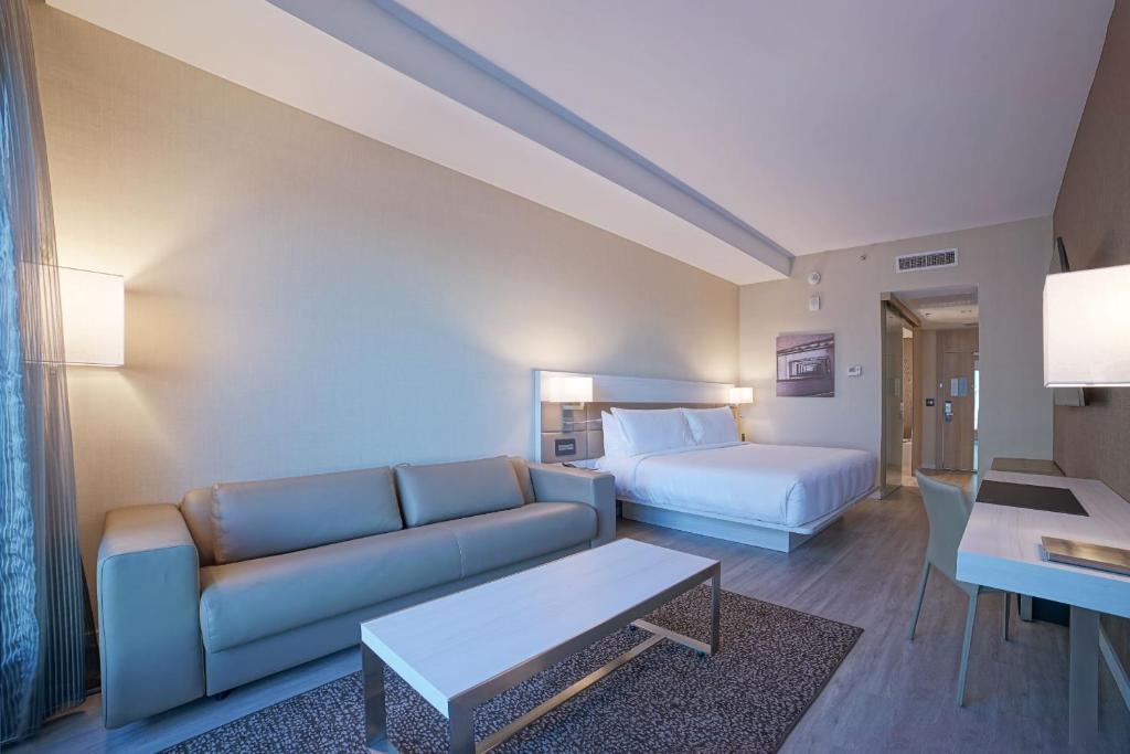 AC Hotel by Marriott Fort Lauderdale Airport 1